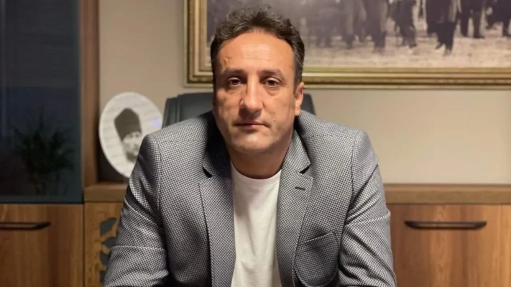 Buca Belediye Başkan Yardımcısı Eşref Çakır hem CHP’den hem de görevinden istifa etti