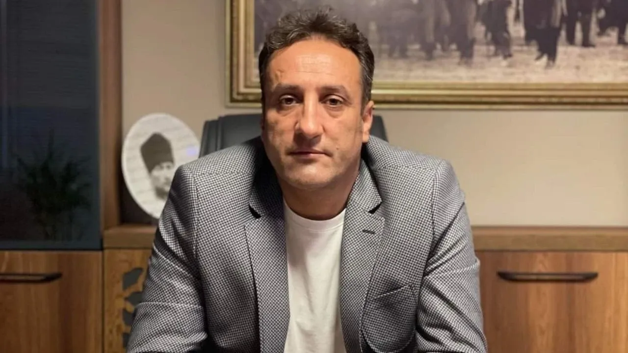 Buca Belediye Başkan Yardımcısı Eşref Çakır hem CHP’den hem de görevinden istifa etti