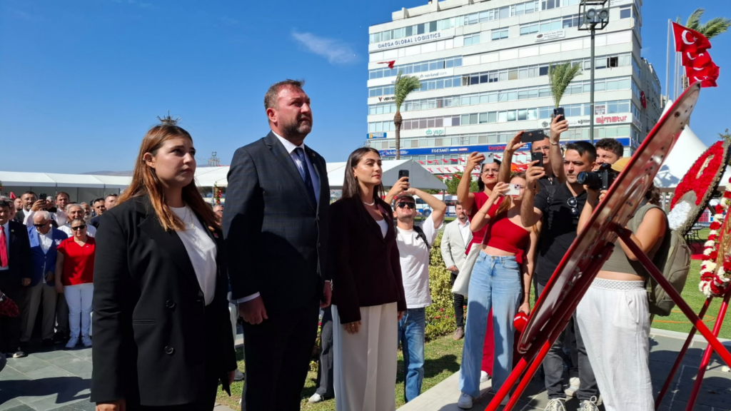 CHP İzmir’den 9 Eylül’de Atatürk Anıtı’na çelenk