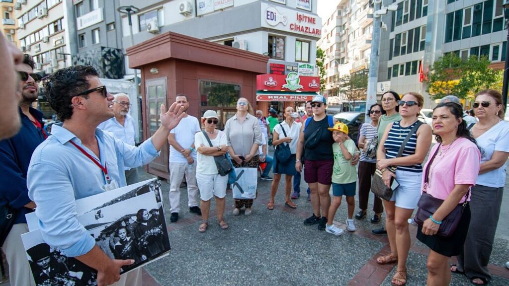 Kent turuna yoğun ilgi… Ata’nın adımlarıyla Karşıyaka