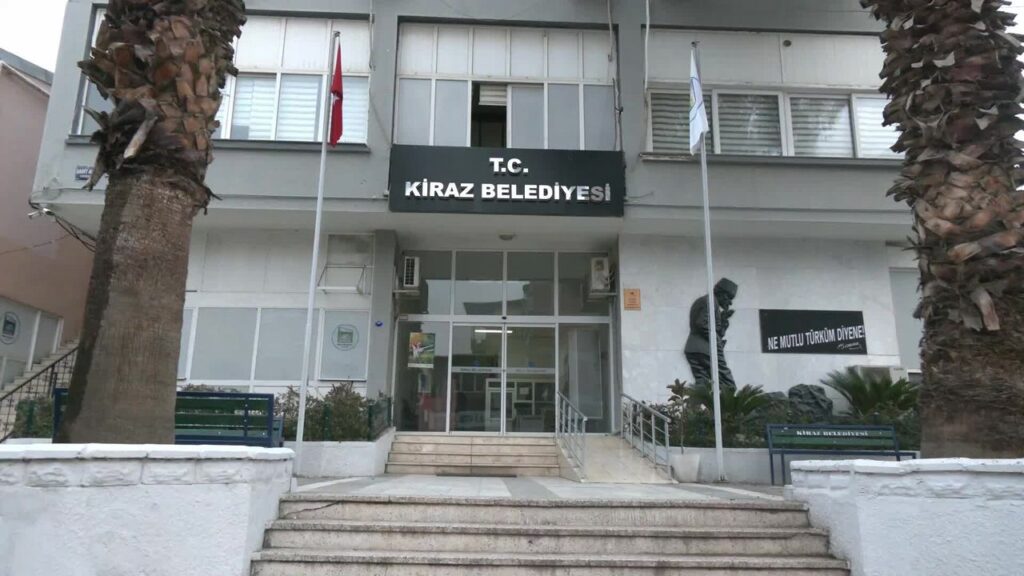 Kiraz'da toplu istifa
