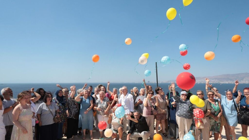 Konak’ta Dünya Barış Günü: Rengarenk balonlar gökyüzüne bırakıldı